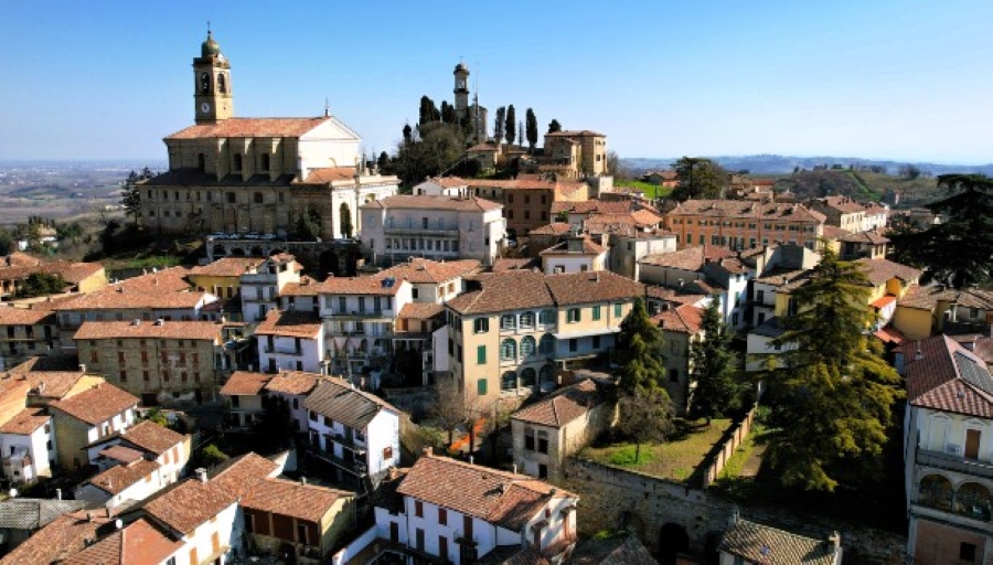 Vignale, known as the town of 2 towers...