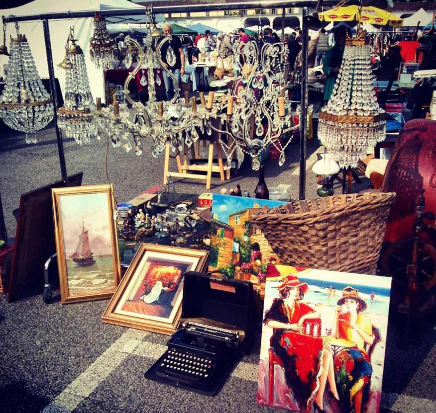 Sunday Antique Markets