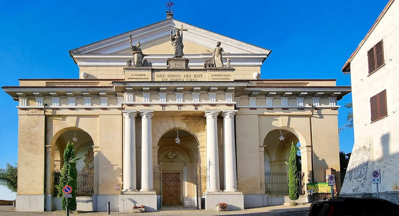 and the imposing and ornate church of San Bartolomeo